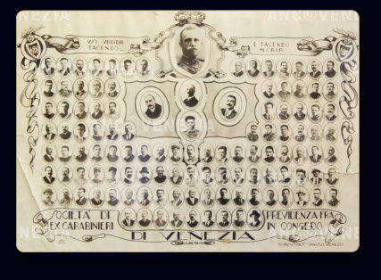 Foto ricordo degli iscritti alla Societa di Previdenza dei Carabinieri reali in Congedo nel 1929